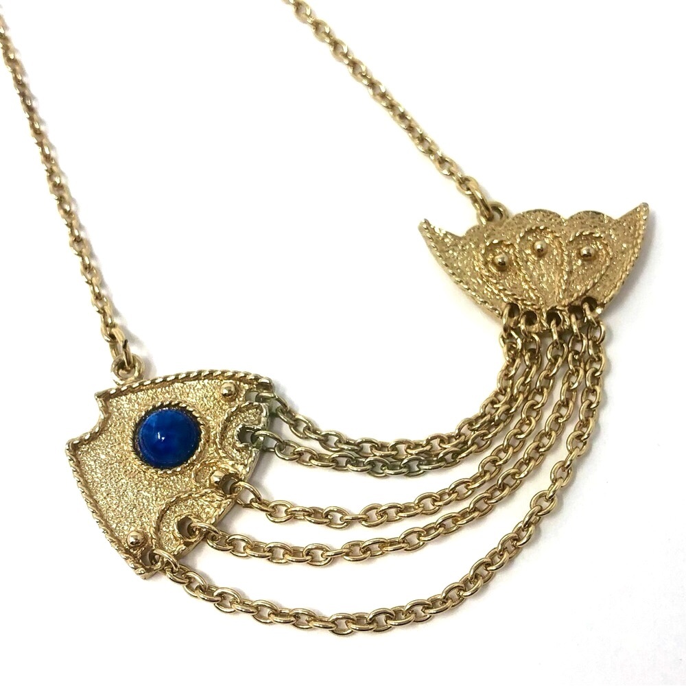 Sarah Coventry gold tone fish pendant necklace w/ faux lapis lazuli cabochon